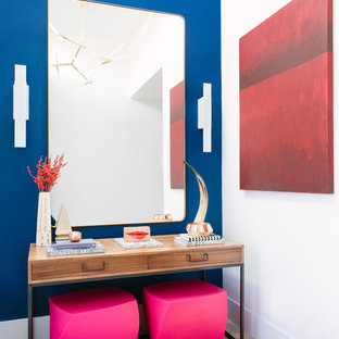 ロサンゼルスのコンテンポラリースタイルのおしゃれな玄関の写真