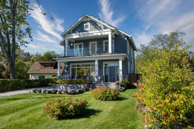 Craftsman house exterior idea in Montreal