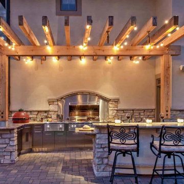 Covered Estate Outdoor Kitchen & Bar