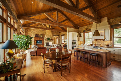 Kitchen - traditional kitchen idea in Other