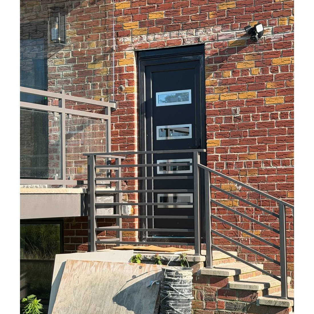 Manux 8113 Matte Black - Modern doors