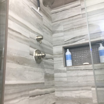 Current Transitional Bathroom