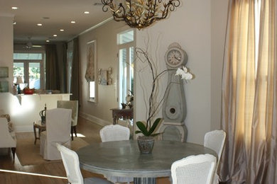 Example of a classic dining room design in New Orleans