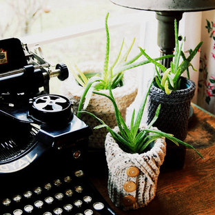 Inspiration for a retro home office and library in Portland.