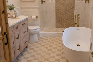 Bathroom - mid-sized scandinavian bathroom idea in Chicago