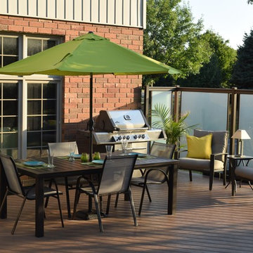 This custom Hickory Dickory Decks shows curves are in with low maintenance Veka.