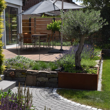 Neu gestalteter Garten mit Terrasse