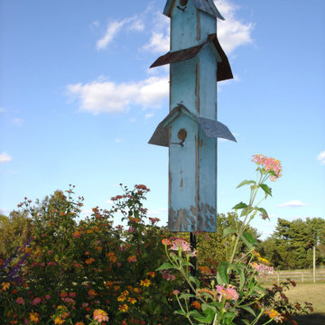 ACCENTS GIVE A LANDSCAPE PERSONALITY