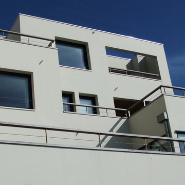 Transformation d'une petite maison individuelle en grande villa luxueuse