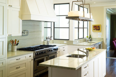 Design ideas for a mid-sized transitional l-shaped eat-in kitchen in San Francisco with an undermount sink, recessed-panel cabinets, white cabinets, quartz benchtops, beige splashback, stone slab splashback, stainless steel appliances, dark hardwood floors, with island and brown floor.