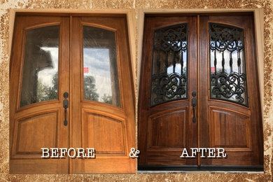 Foto de puerta principal rústica con puerta doble y puerta de madera en tonos medios