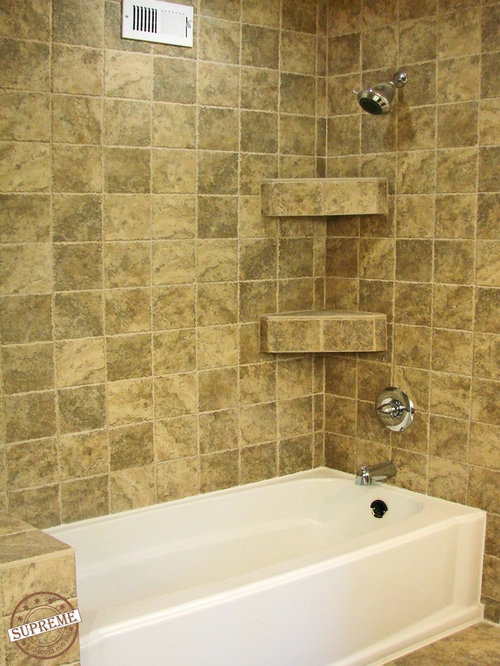 Salle d'eau avec une baignoire d'angle et un mur marron : photos ... Inspiration Baignoires Combiné
