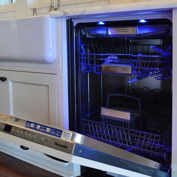 Mary Ross Custom Homes White Kitchen