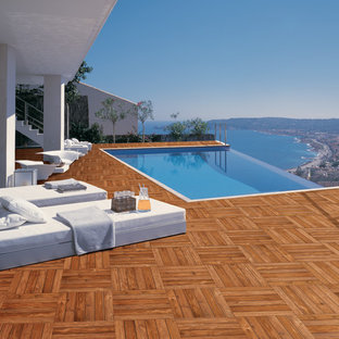 他の地域の長方形コンテンポラリースタイルのおしゃれなプール (タイル敷き) の写真