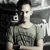 Elki Hendria's photo