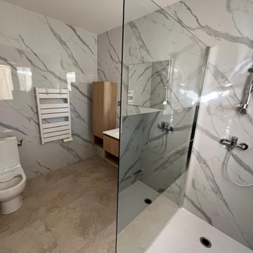 Rénovation avec du revêtement en PVC effet marbre