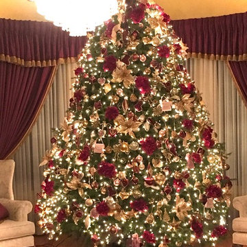 VICTORIAN HOME CUSTOM DESIGNED HOLIDAY DECOR