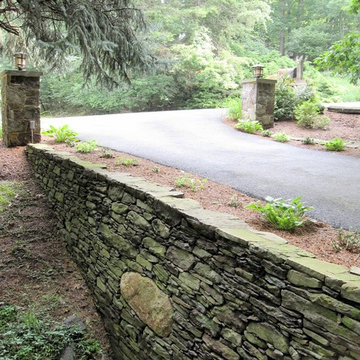 Stone Retaining Walls & Entry Lamp Posts in Oakton VA