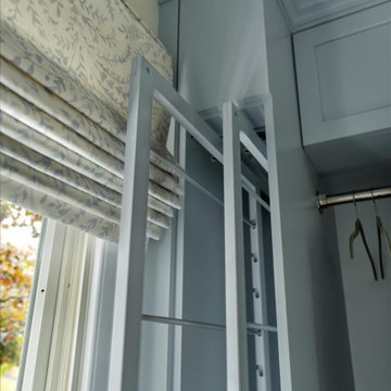 Laundry Room – Pull-Out Drying Rack With Roman Shades