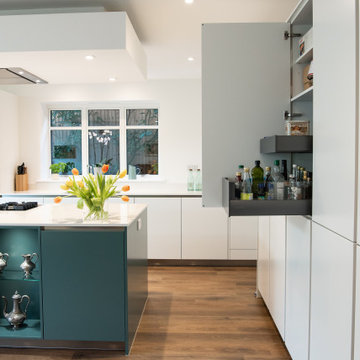 Modern Green and White Handleless Kitchen