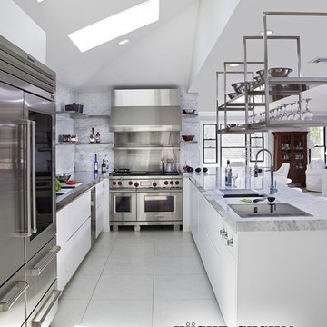 Restaurant Style Clean & Modern Kitchen
