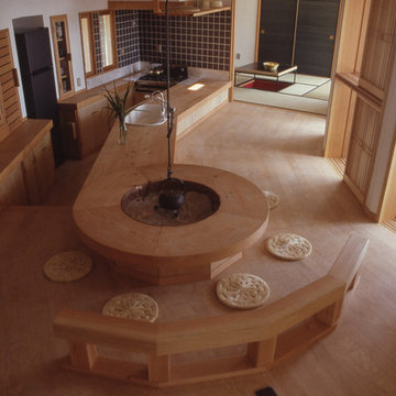 囲炉裏テーブルと露天風呂のある別荘