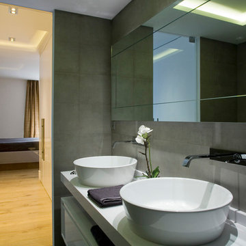 Modern cosmopolitan flat