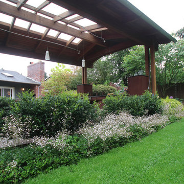 Family Garden with Sport Court