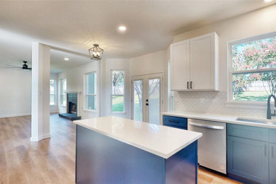 Kitchen photo in Dallas