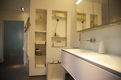 Modernes Badezimmer in Sonstige