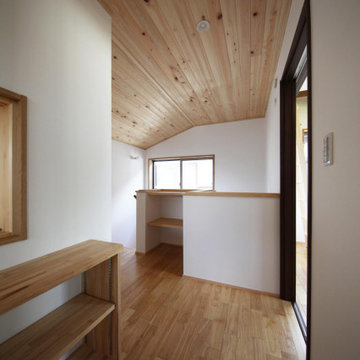 古井の招き屋根の家