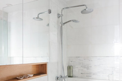 Bathroom - bathroom idea in New York