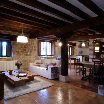 CASA EN ROJAS