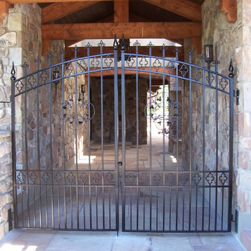 Avant Walkway Gate