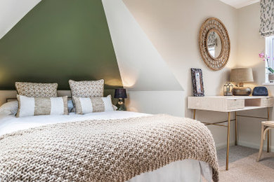 オックスフォードシャーにあるコンテンポラリースタイルのおしゃれな寝室のレイアウト