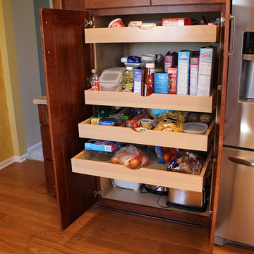 Kitchen Remodel with Medallion Cherry Raised Panel Cabinets & Quartz Countertop