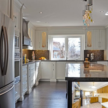Two-tone Transitional Kitchen