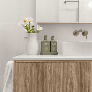 Contemporary Joslin Ensuite, Laundry & Bathroom Renovation