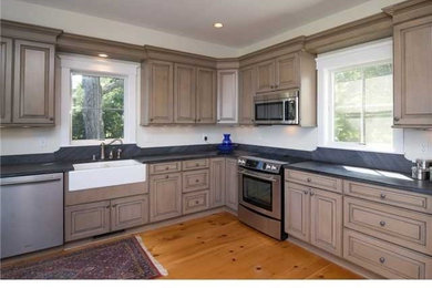 This is an example of an arts and crafts kitchen in Bridgeport.