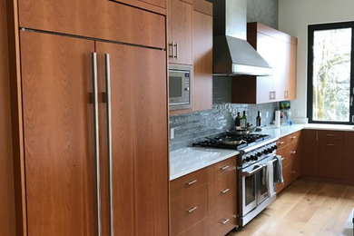 Trendy kitchen photo in Portland