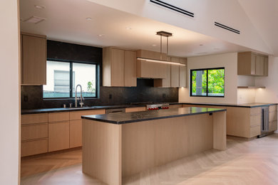 Minimalist kitchen photo in Los Angeles