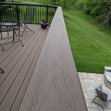 TT Brown Oak RWDS Drink Rail Keylink Textured Blk Nicolock South Bay Blend
