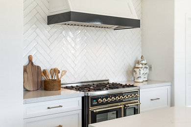 Example of a kitchen design in San Francisco