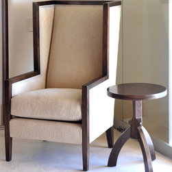 Upholstered Chair and Side Table - Productos