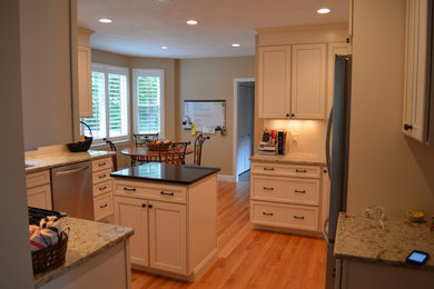 Example of a classic kitchen design in Boston