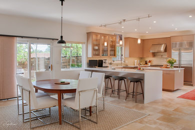 Kitchen - modern kitchen idea in Albuquerque