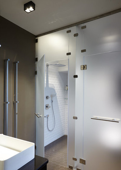 Современный Ванная комната by Marka Interior Factory
