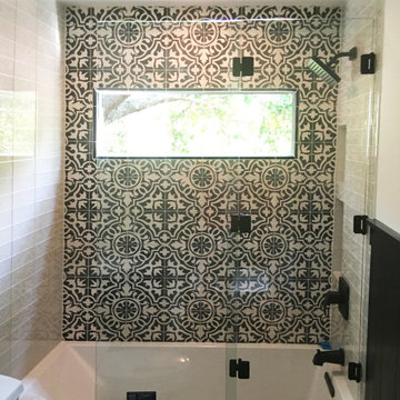 BI-FOLD FRAMELESS TUB