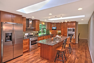 Design ideas for a traditional kitchen in Seattle.