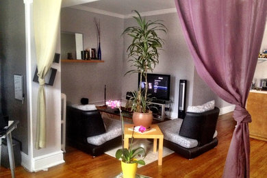 Example of an eclectic living room design in Chicago